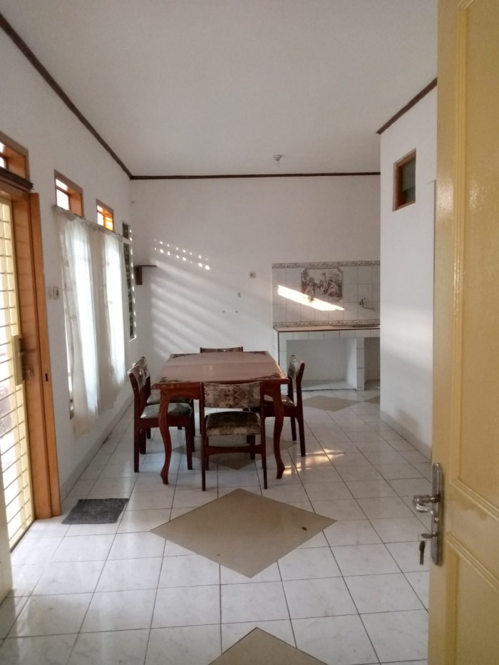 Rumah Disewakan Semi Furnished di Taman Napoli Lippo Cikarang